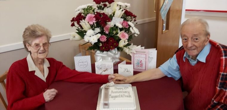  Childhood sweethearts celebrate 70 years of marriage 